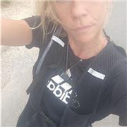 Je propose des cours de 1h structuré selon votre objectif.
Échauffement et étirement compris
Je propose selon votre niveau des cours de Hiit et je peux même vous accompagner lors de sortie course a pied.
J'amène mon matériel à votre domicile